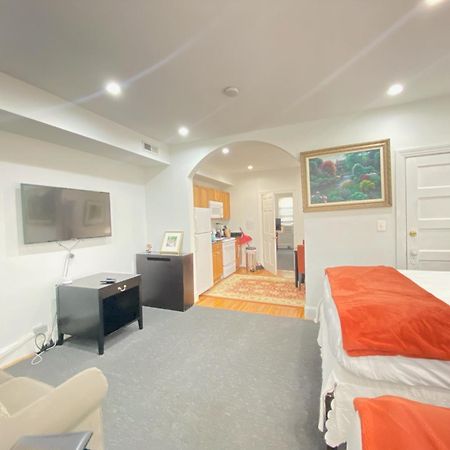 Gorgeous Refurbished 1Bdrm And 1Den Home Washington Exterior photo