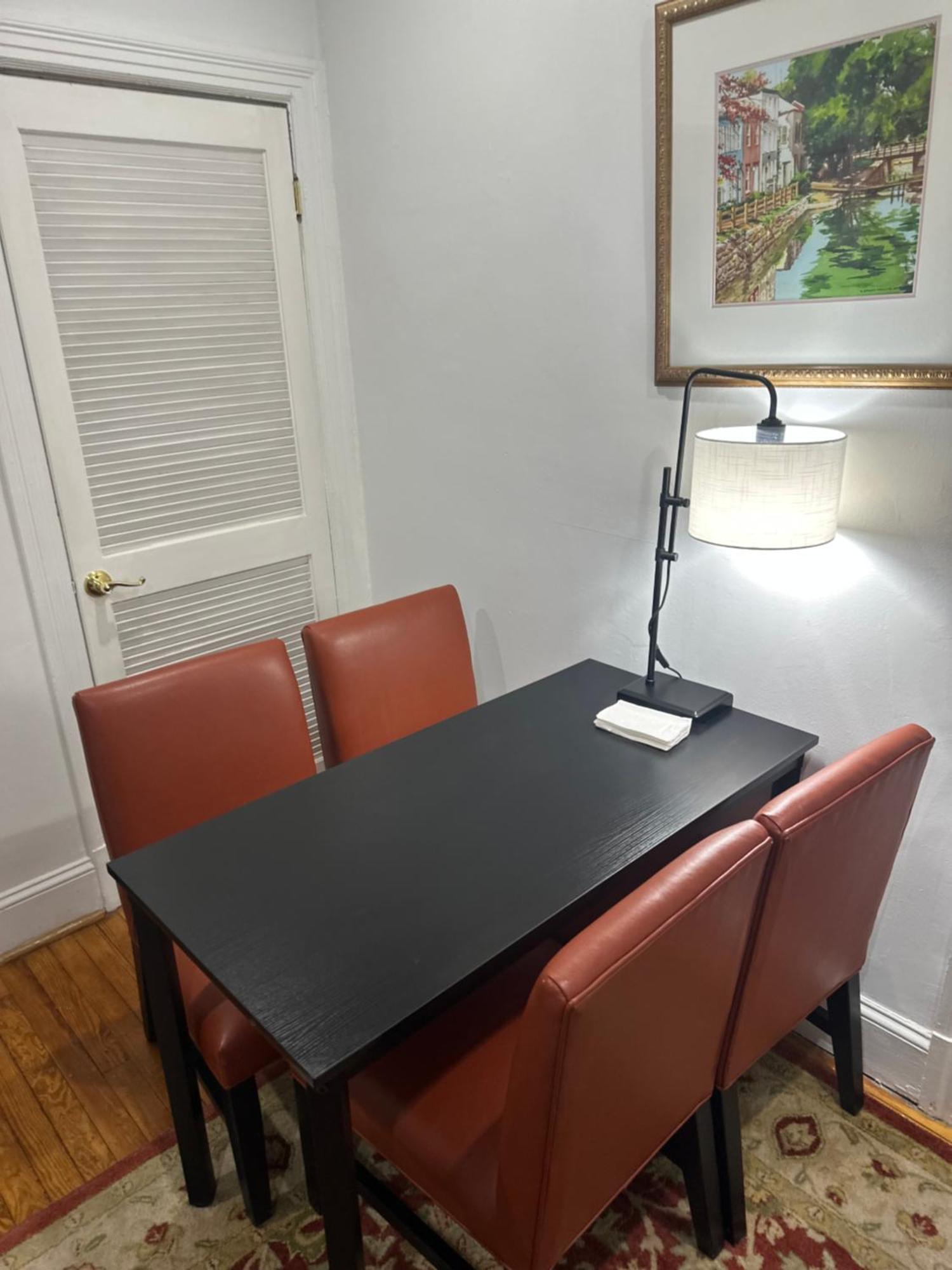 Gorgeous Refurbished 1Bdrm And 1Den Home Washington Exterior photo